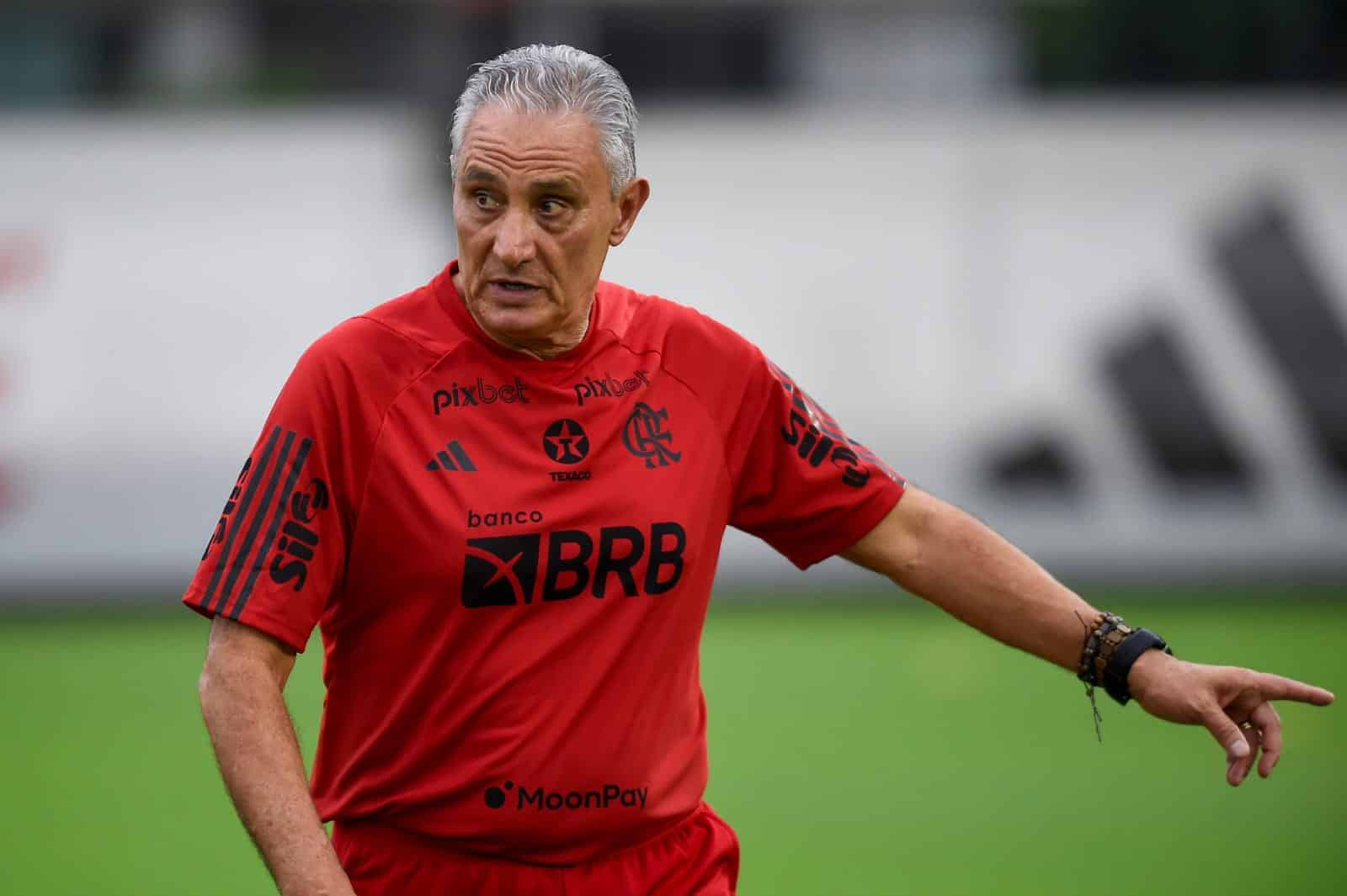 Na estreia de Tite, Flamengo vence e deixa Cruzeiro à beira do Z4