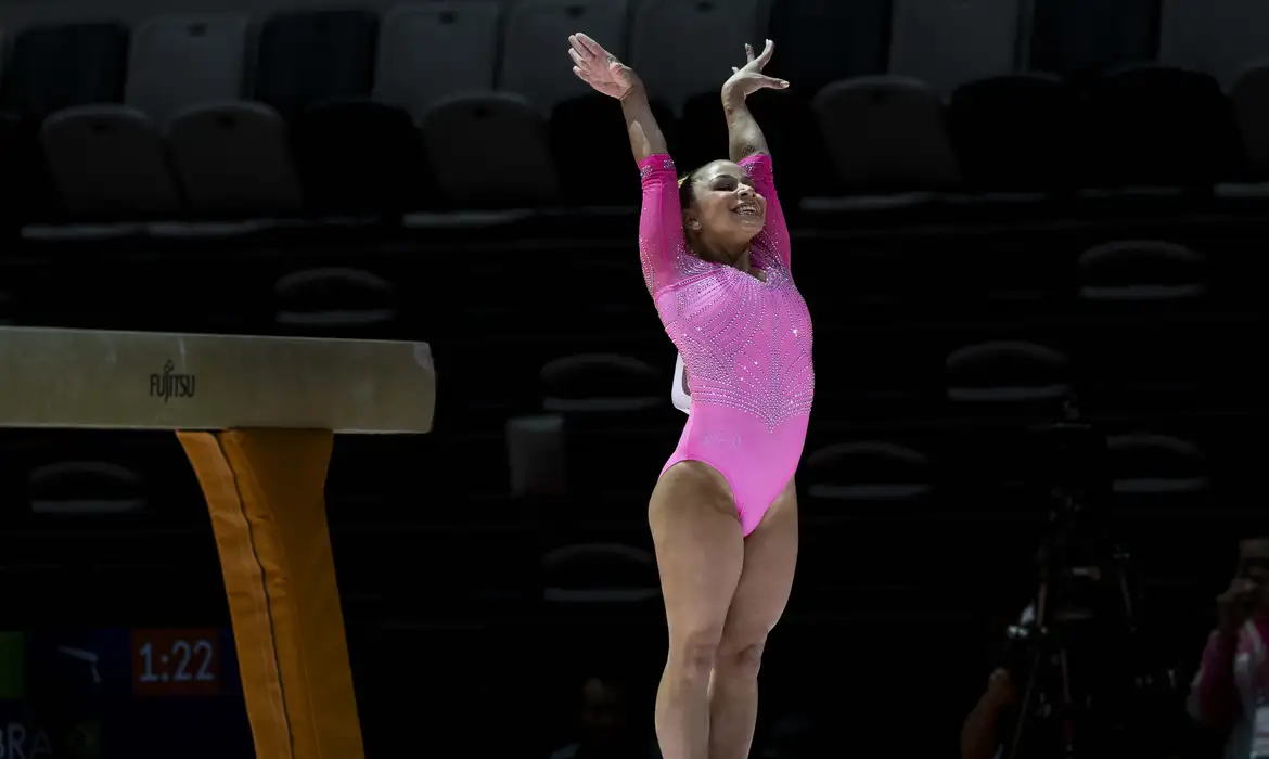 Brasil Fracassa no Mundial de Ginástica Artística: Flávia Saraiva Bate na Trave e Decepciona Fãs!