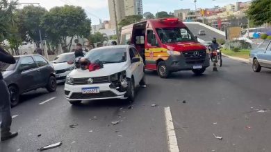 Acidente entre carro e motocicleta na avenida Major Nicácio em Franca mobiliza equipes de resgate