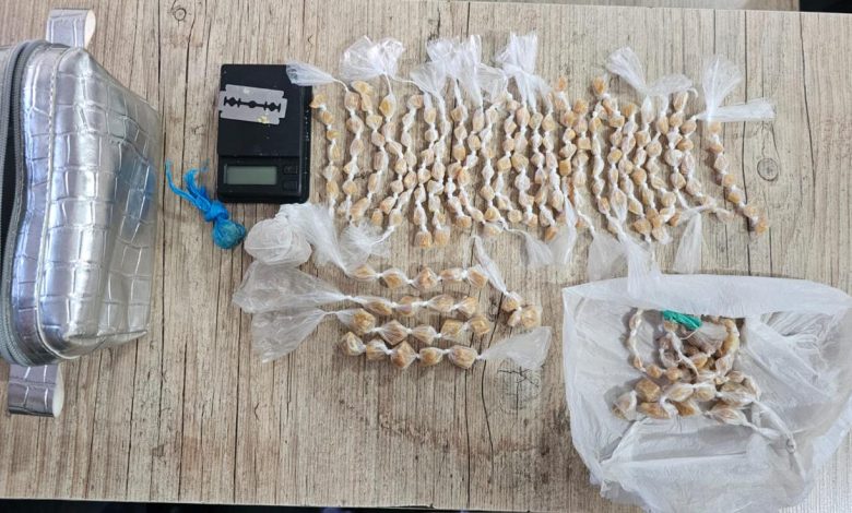 "Denúncia de ex-companheira leva à apreensão de 229 pedras de crack e prisão de dupla em Franca"