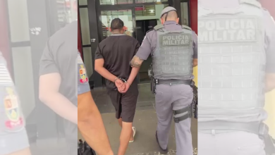 Viatura policial durante ocorrência no bairro São Luís, em Franca, onde um homem condenado por roubo e tráfico foi preso em cumprimento de mandado judicial