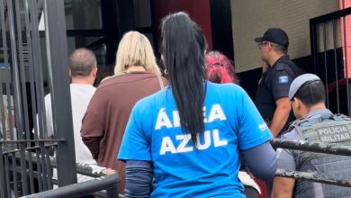 Vítima e acusada por suposto crime de racismo chegam à CPJ, onde foi registrada uma ocorrência de suspeita de racismo contra uma agente da Área Azul